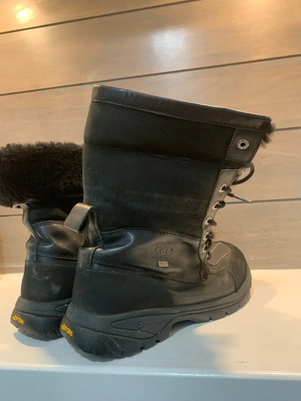 Ugg Mens Butte Waterproof Winter Boots Black Leather Sheepskin Size 10 Casual